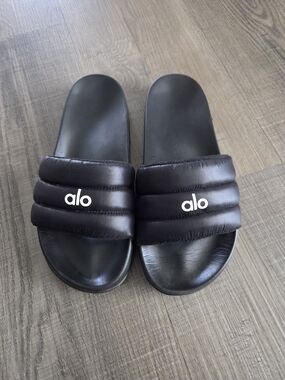 ALO Yoga Kids Black Padded Slide Sandals